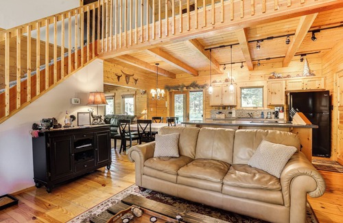 Cle Elum House | Cle Elum Mountain Cabin w/Hot Tub & Hiking!
