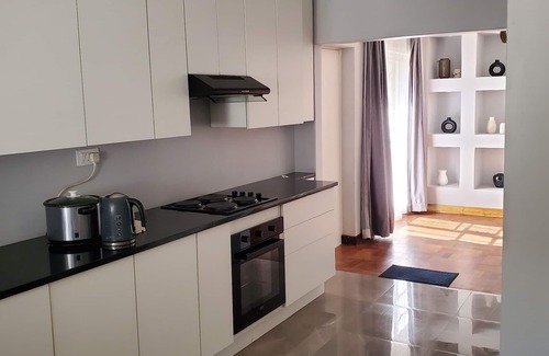 Harare House | Clean and immaculate home away from home - 2 minutes from Avondale, city!