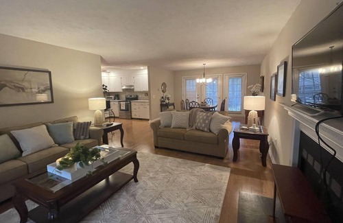 Houndslake House | Clean Bright Newly Renovated Home