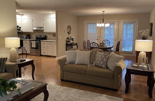Houndslake House | Clean Bright Newly Renovated Home