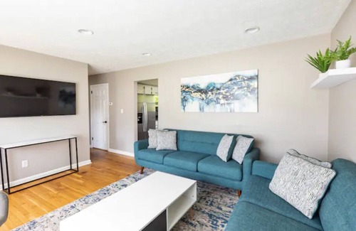 Lexington House | Clean & Comfortable 4BR/2Bath w/King Suite located in Lexington, KY