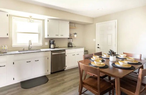 Lexington House | Clean & Comfortable 4BR/2Bath w/King Suite located in Lexington, KY