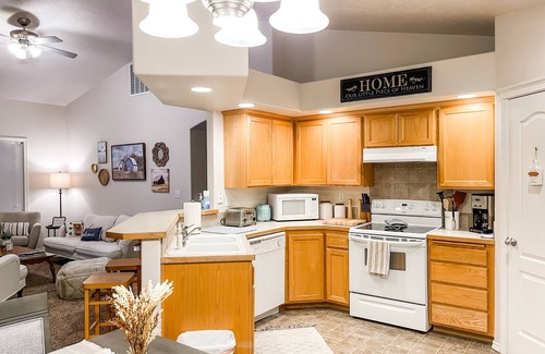 Meridian House | Clean, Comfy and Family Friendly Home (away from home)