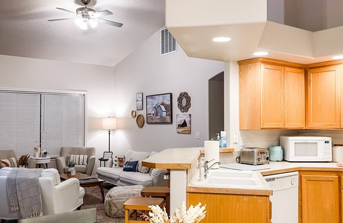 Meridian House | Clean, Comfy and Family Friendly Home (away from home)