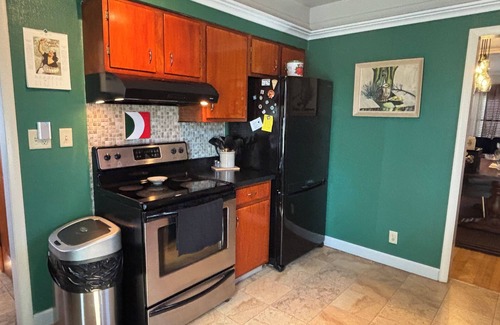Kenosha House | Clean, cozy, convenient 2-bed with AC, WiFi, sauna 3 blocks from Lake Michigan