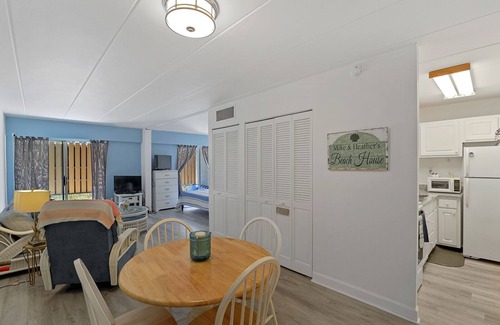 Rehoboth Beach Condo | Clean/Cute Efficiency Ocean Views w/Pool & Parking