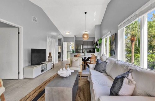 Mission Bay Apartment | Clean, modern and bright 2 bedroom, 2 bath in West Boca