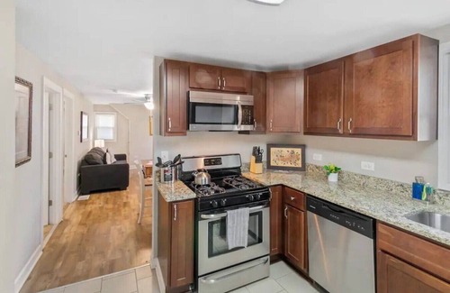 Libertyville Apartment | Clean & Modern Apt DT Libertyville near Naval Base