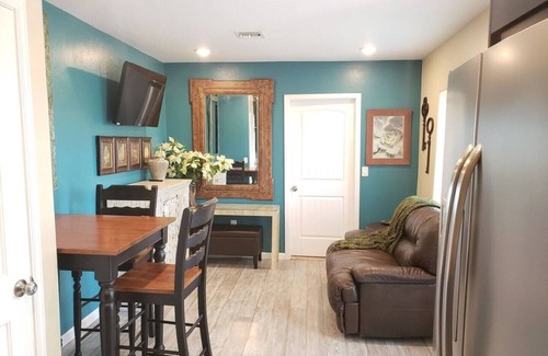 Riverside Terrace House | Clean, Private NW Guest Suite w/Sunset View