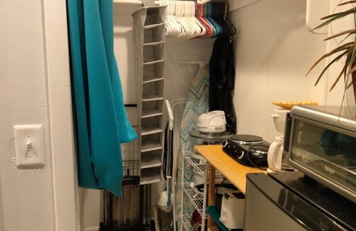 Disston Heights Apartment | Clean, Queen, Kitchenette, Private Patio with Seating & Dining, On-Site Parking.