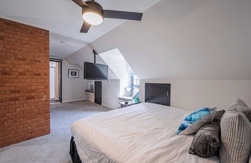 Reisterstown Other | Clean & Spacious Modern Farmhouse