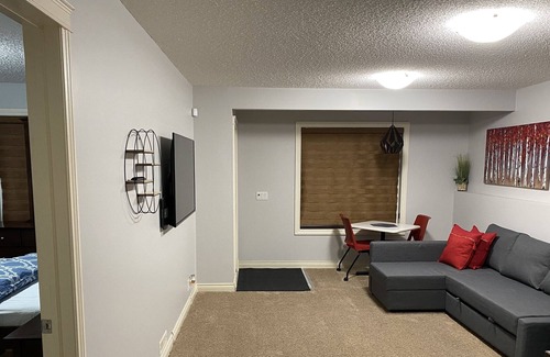 Bridlewood House | Clean & Spacious Suite minutes from Spruce Meadows