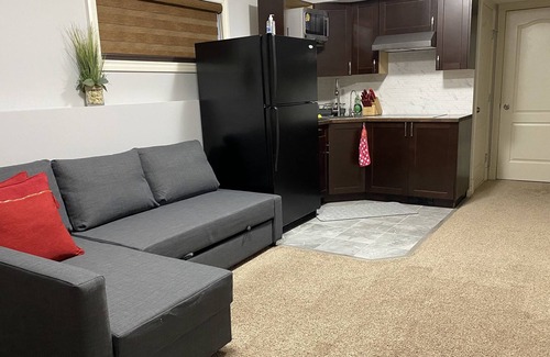 Bridlewood House | Clean & Spacious Suite minutes from Spruce Meadows