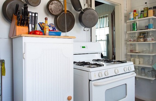 Gloucester House | Clean Waterfront Classic Cottage with Private Beach