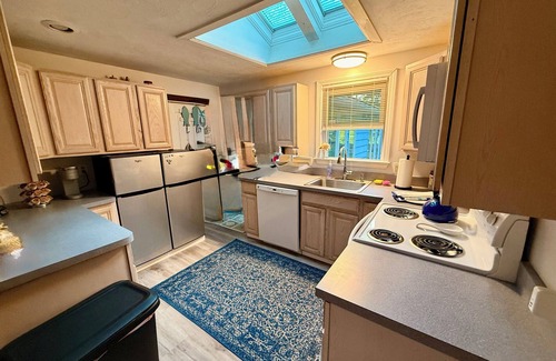 Plymouth Apartment | Clear Pond Inn - Penthouse, Pet friendly beach front property in Plymouth!