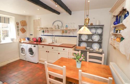 Baslow House | Clematis Cottage