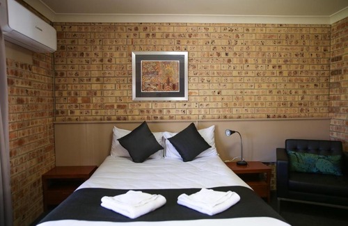 Clermont Hotel | Clermont Country Motor Inn