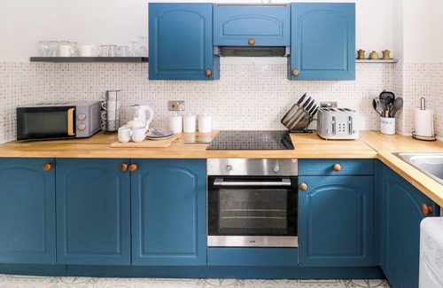 Tenby Cottage | Clicketts Court