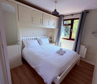 Freathy Ski Chalet | Cliff top chalet with stunning ocean views