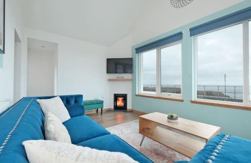 Buckie Apartment | Cliff Top Cottage with Sea Views