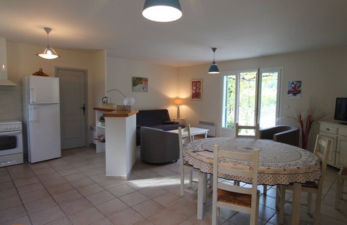 Graveson House | Clos Christol B is a beautiful holiday home for 7 people with private pool in Graveson, Provence.