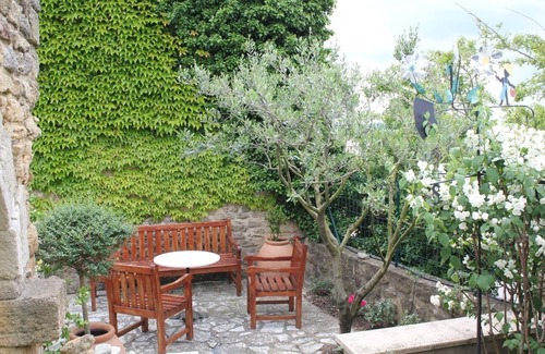 Grillon House | CLOS VIALLE the historic Village CRICKET, 4kms from Grignan
