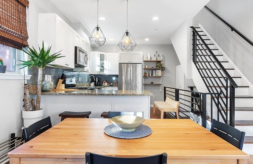 Whitman House | Close 2 Stadiums/Center City/3bd/3ba/Outdoor Area