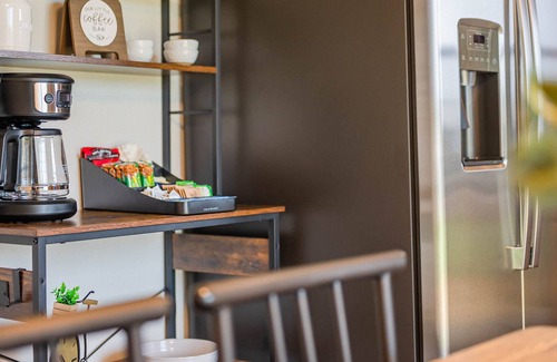 Bellevue House | Close to Aurora Hospital- Short drive to Lambeau