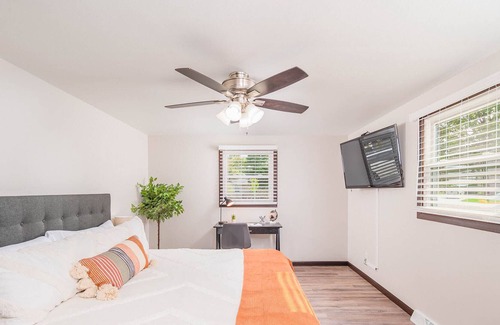 Bellevue House | Close to Aurora Hospital- Short drive to Lambeau