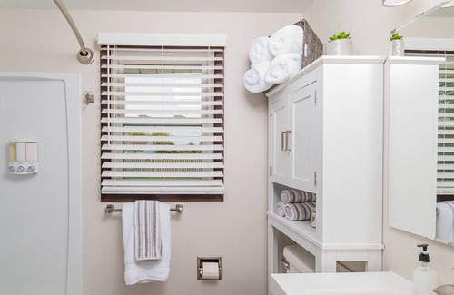 Bellevue House | Close to Aurora Hospital- Short drive to Lambeau