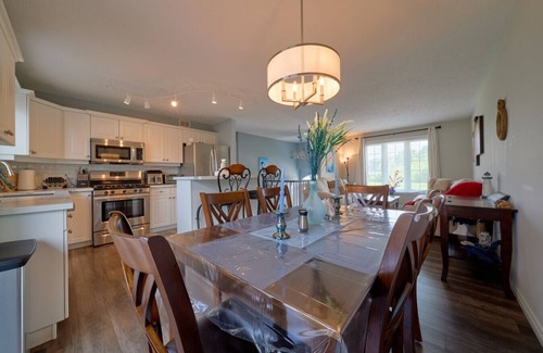 Meaford House | Close to Blue Mountain | Private Backyard + Game Room