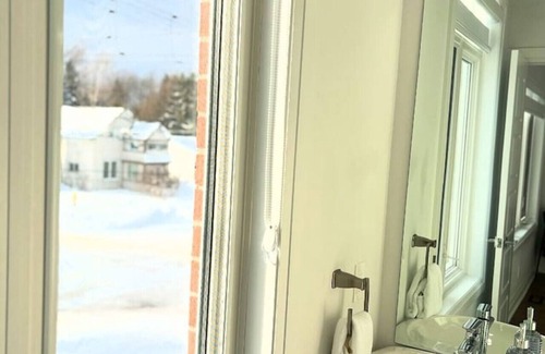 Meaford House | Close to Blue Mountain Sleeps 8+