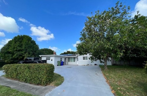 Pembroke Pines House | Close to both Miami & Ft. Lauderdale in Hollywood, FL!