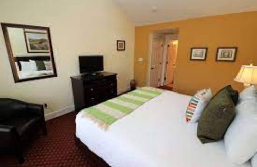 Lackey Resort | CLOSE TO COLONIAL WILLIAMSBURG, CLOSER TO BUSH GARDENS AND WATER COUNTRY U S A