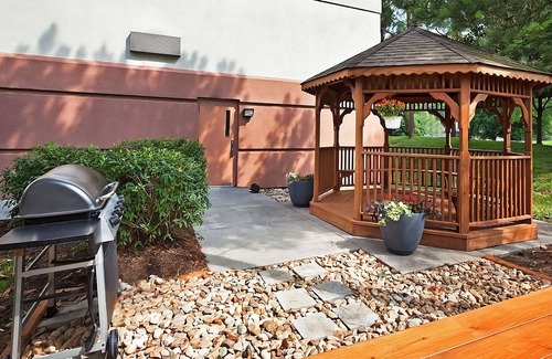 Ashley Oaks Hotel | Close to Concord Park! Pet-friendly Suite with Private Kitchen! Parking, Gazebo!