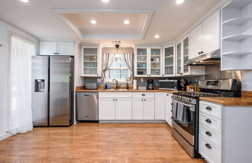 Fullerton House | CLOSE to Disney Cozy 4BR Entertainer + Arcade n