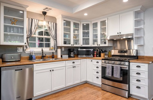 Fullerton House | CLOSE to Disney Cozy 4BR Entertainer + Arcade n