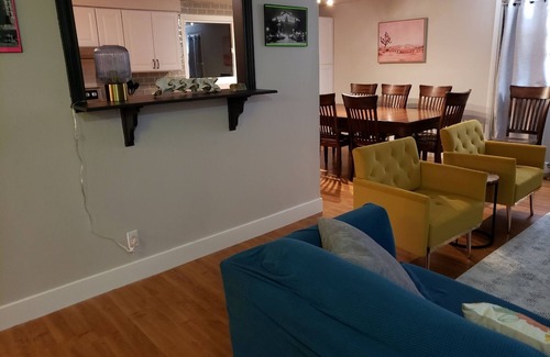 West University House | Close to Downtown Reno, easy drive to Tahoe, spacious house overlooking Reno!