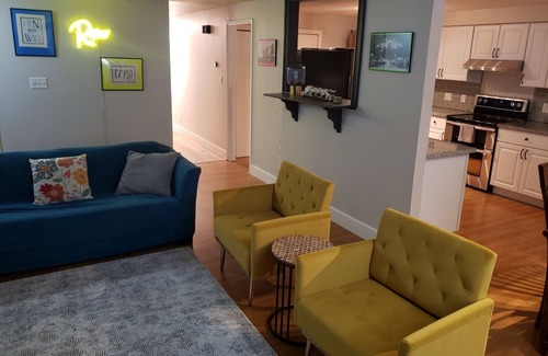 West University House | Close to Downtown Reno, easy drive to Tahoe, spacious house overlooking Reno!