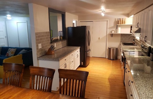 West University House | Close to Downtown Reno, easy drive to Tahoe, spacious house overlooking Reno!