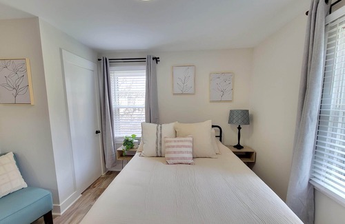 North Charlotte House | Close to lightrail in the Heart of NODA!