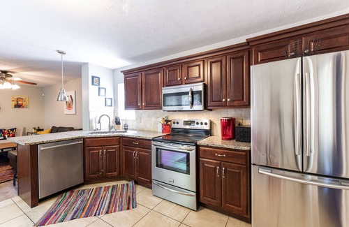 Phoenix Hill House | Close to NuLu and the downtown hospitals!