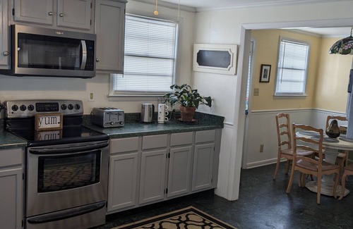 Port Royal House | Close to P.I. Marine Corp Base! Bikes! Fire pit! Game Room! Family friendly!