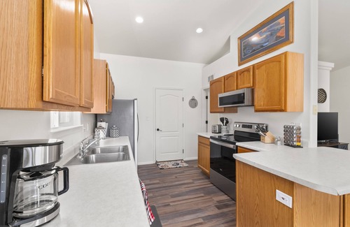 Grand Junction House | Close to Parks, shopping, hospitals and more in a quiet neighborhood