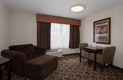 Parkrose House | CLOSE TO THE AIRPORT! MODERN AND COMFY UNIT, POOL!