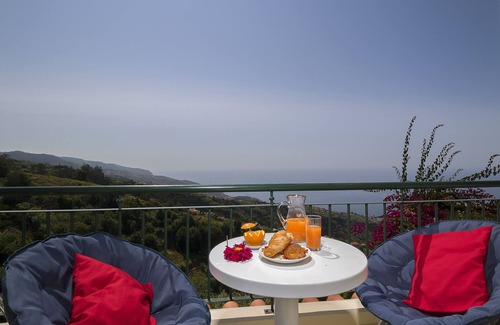 Ponta do Sol Cottage | Close to the walks and the sea.