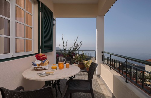 Ponta do Sol Cottage | Close to the walks and the sea.