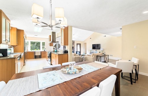 Fayetteville House | Close to Trilith & Airport! Fenced yard! Walk to shops!