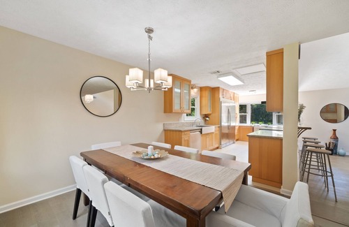 Fayetteville House | Close to Trilith & Airport! Fenced yard! Walk to shops!
