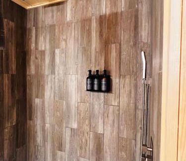 Gatlinburg - Pigeon Forge House | Cloudchaser Cabin, Private, New Cabin, 2 Kings, Cozy, Modern, Hot Tub, View, Theater